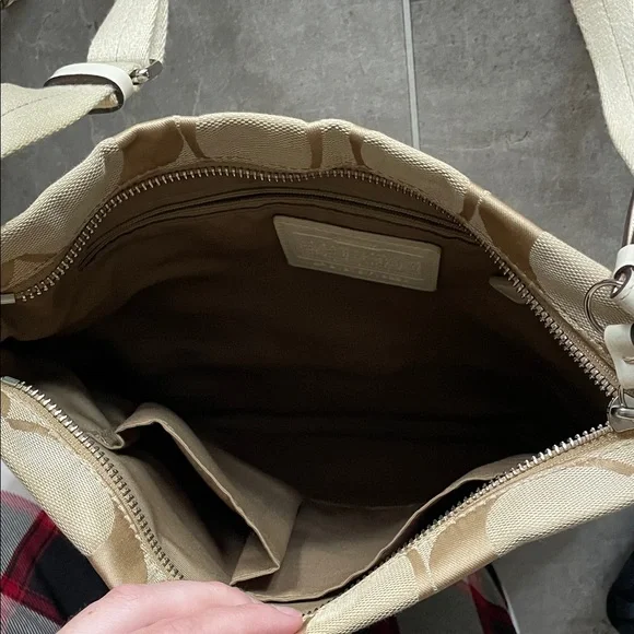 4 piece Bundle Of Authentic Coach Bags and 2 other brand high quality purses - Picture 9 of 16